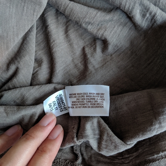 Old Navy 100% cotton graphic tee (size M) - Picture 5 of 5